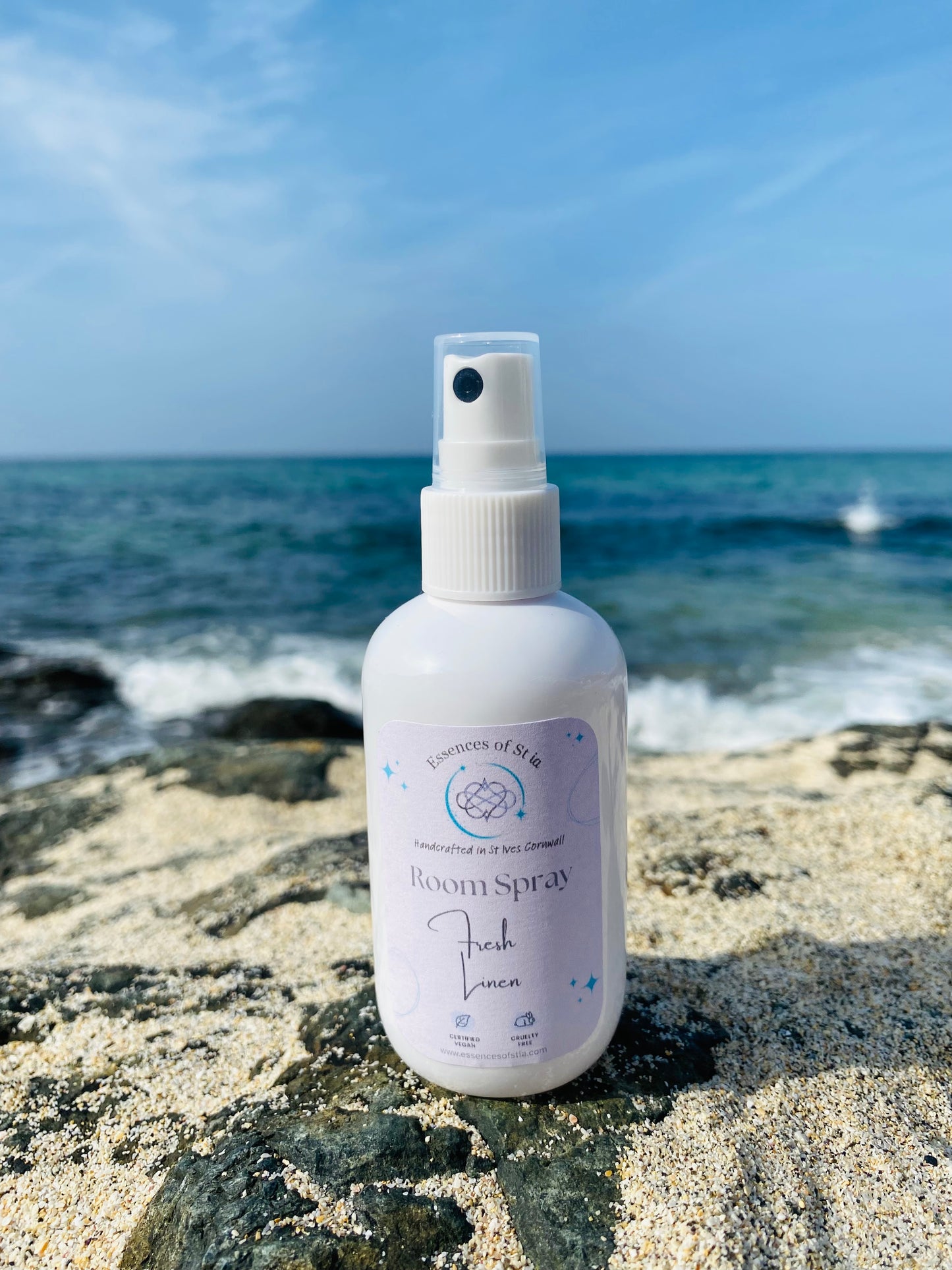 Fresh Linen Room Spray - Luxurious clean, laundry-inspired home fragrance from the heart of St Ives, Cornwall. Highly scented, long lasting, vegan friendly and cruelty Free.